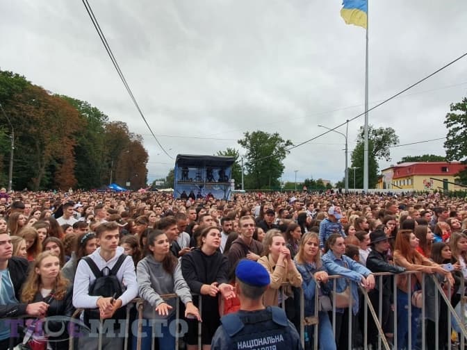 У Львові на площі, де був Монумент слави, відбувся концерт до Дня незалежності