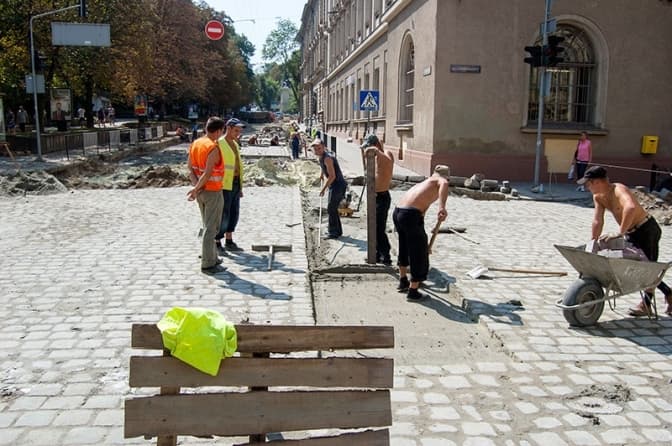 Скільки і кому Львів боргує за ремонти до Євро-2012