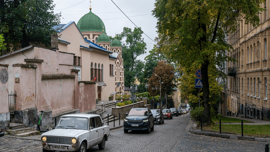 Від Францисканської через Короленка до «Хаммера», або Коротка вулиця з особливою історією