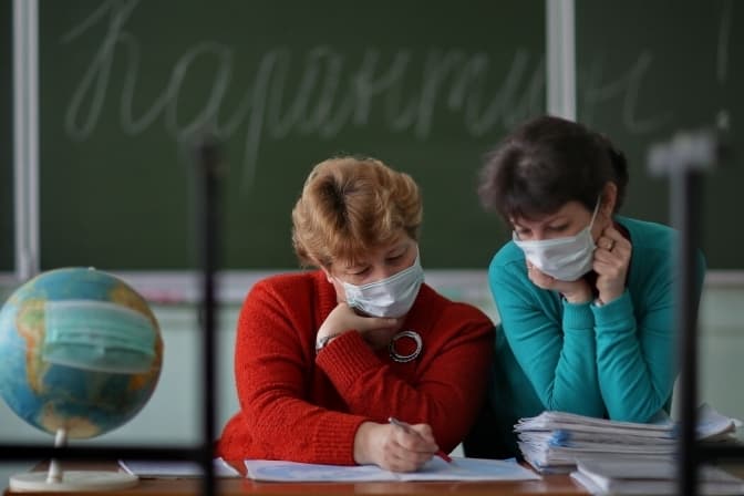 У трьох областях – найбільше невакцинованих освітян. Серед них і Львівщина