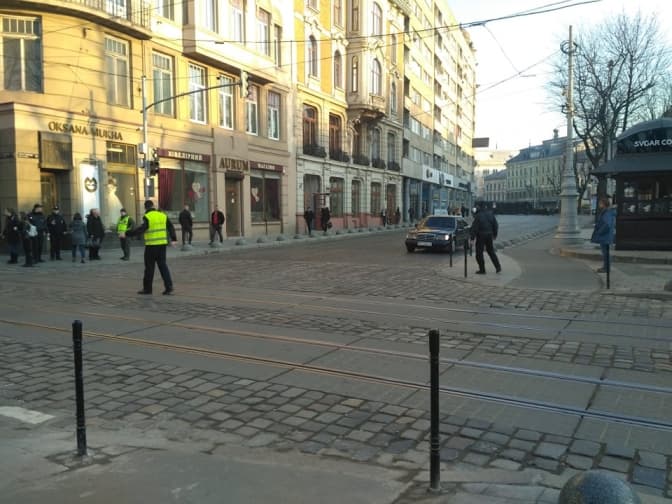 Ситуація на дорогах Львова: у центрі міста працюють регулювальники