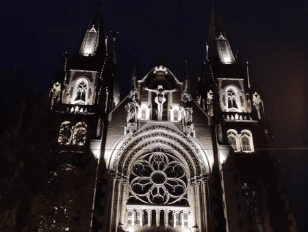 Один із найвеличніших храмів Львова підсвітили