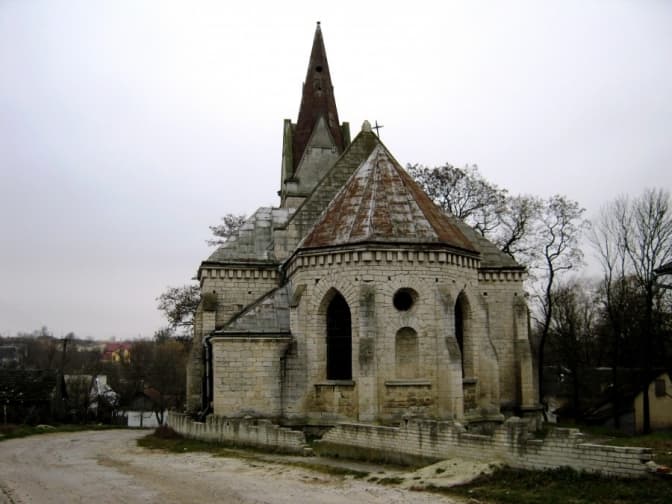 Львівський театр проведе виставу у закинутому костелі на Львівщині. Оновлено