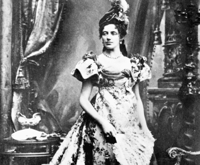 Львівському музею подарували дзеркало Соломії Крушельницької. Фото