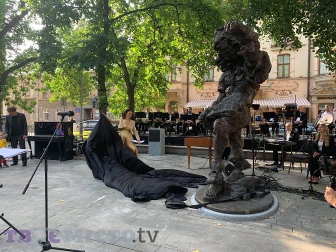 Львівська мисткиня зареєструвала петицію про демонтаж пам'ятника сину Моцарта у Львові