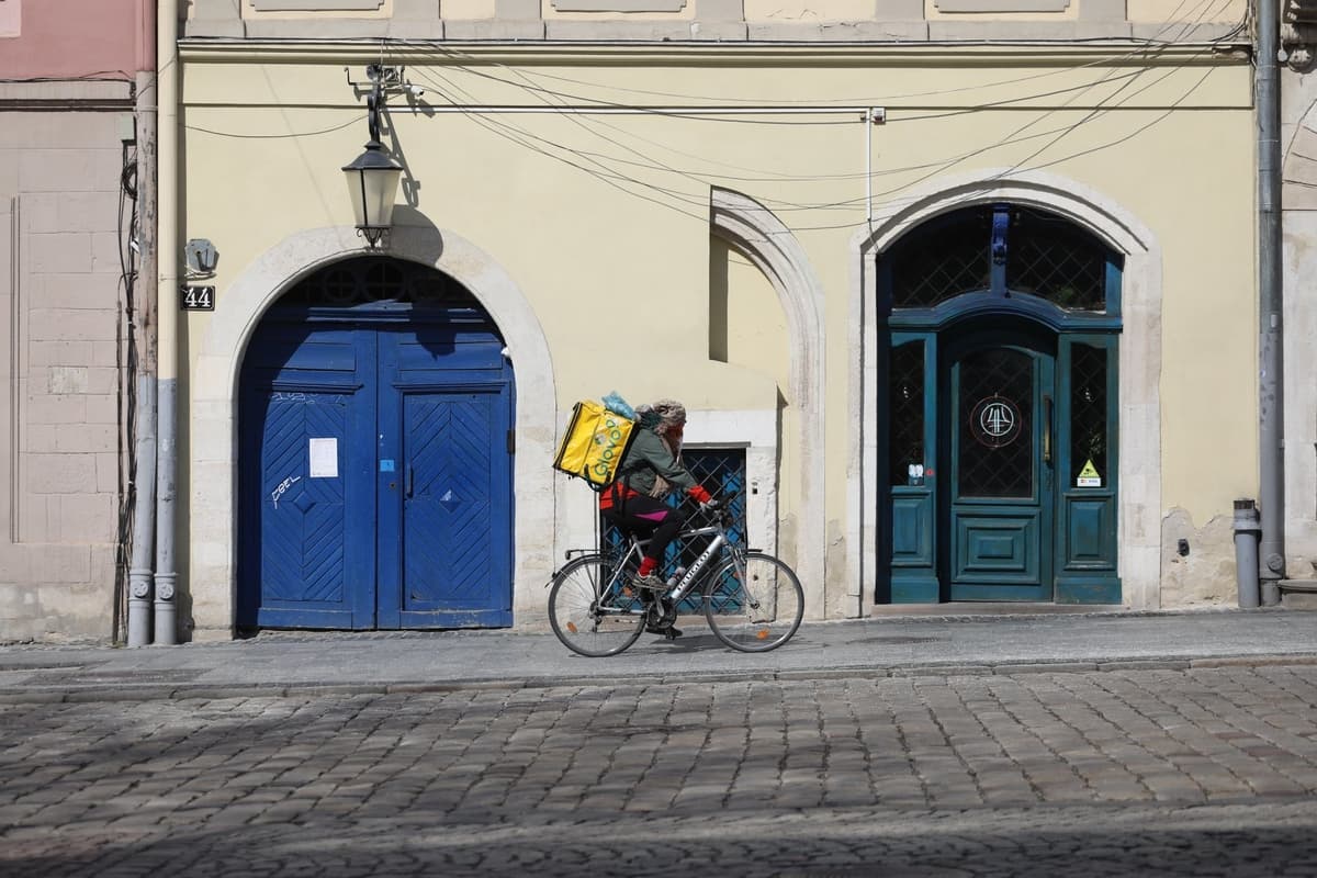 У Львові мобільні групи перевірятимуть роботу служб доставки