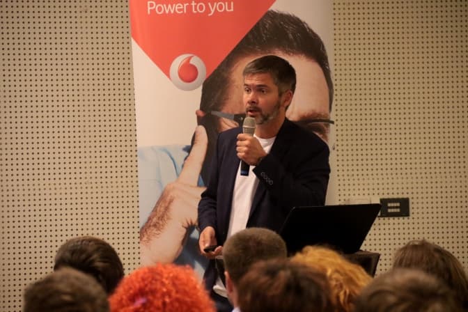 Що знають про кожного з нас мобільні оператори