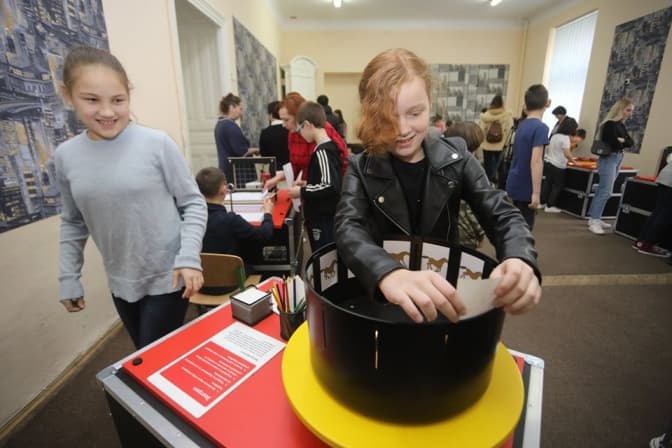 Школами Львова подорожуватиме друга наукова мобільна лабораторія. Фото