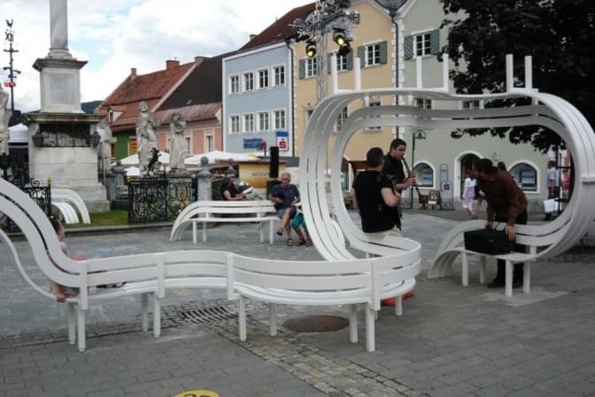 У Львові шукають ідеї для уніфікованого дизайну лавок, питних фонтанів та смітників