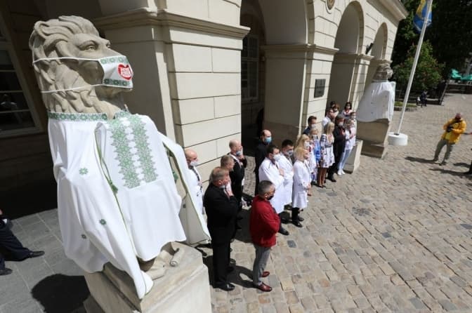Сесію Львівської міськради перенесли через коронавірус у депутатів та посадовців