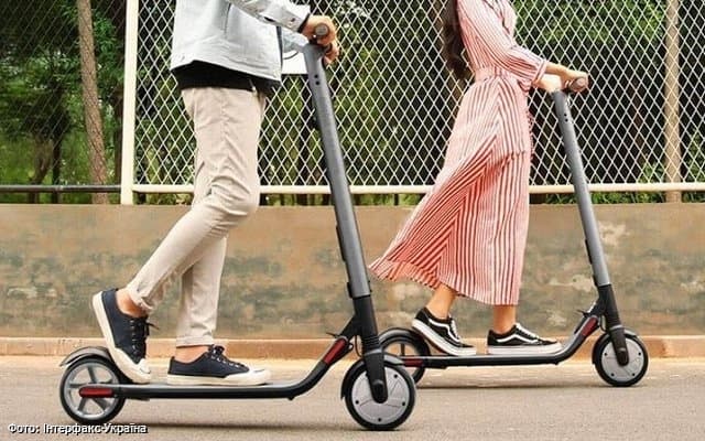 У Києві відновили роботу сервіси з прокату електросамокатів та велосипедів