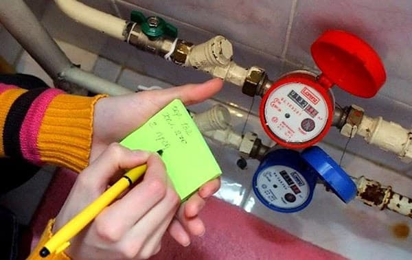 Львів’ян попереджають про шахраїв, які збирають гроші за комунальні послуги