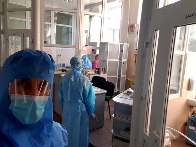 У Львові збирають кошти на захисні комбінезони для лікарів. Як долучитись