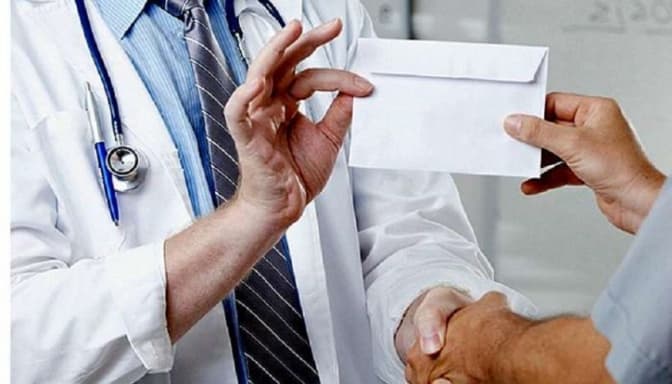 Лікарням заборонять брати від пацієнтів «внески». 10 тез про медичну реформу