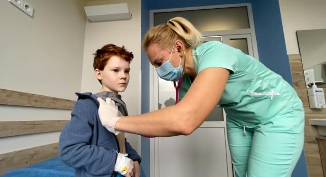 Дитяча лікарня на Орлика у Львові лікує діток з осколковими пораненнями