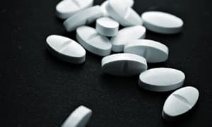 Від сьогодні в Україні заборонили рекламувати знеболюючі та ліки від застуди