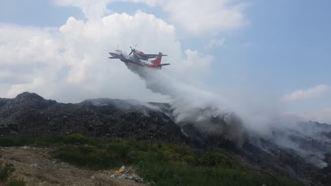 Скільки Львів заплатить за пальне для літаків, що гасили пожежу на сміттєзвалищі