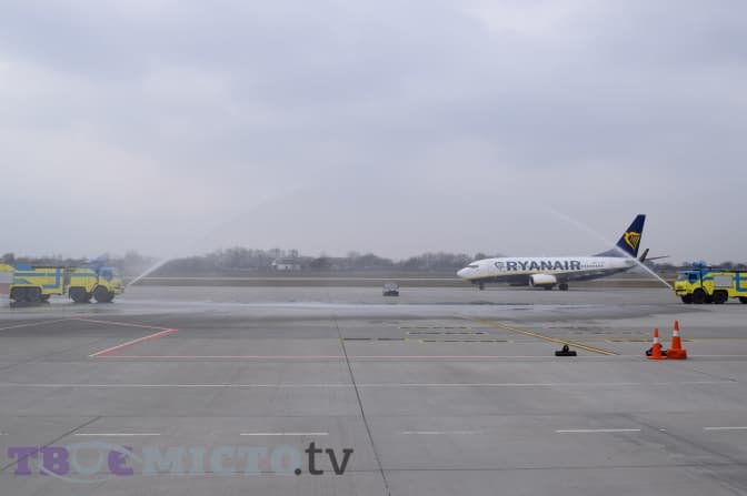 Лоукостер Ryanair анонсує продаж квитків зі Львова. Де придбати