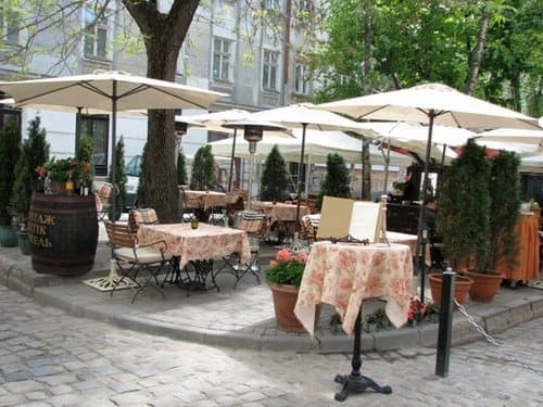 У Львові відкрилися літні майданчики