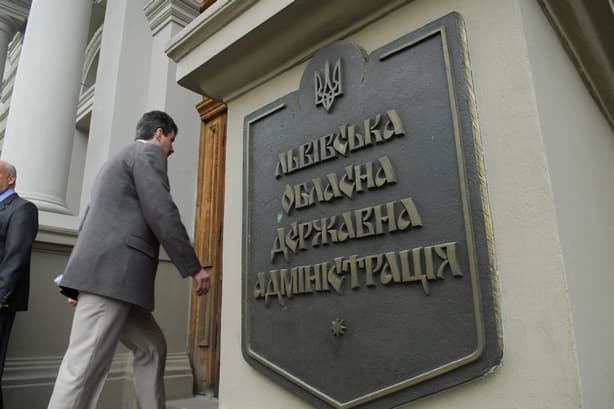 Вибори, війна чи політика: чому Порошенко призначив "тимчасового" голову ЛОДА