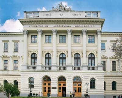 Відео дня: львівські студенти креативно привітали Політехніку з 200-річчям