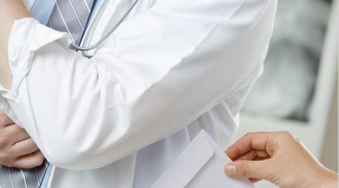 За «липові» довідки про щеплення можуть притягнути до кримінальної відповідальності