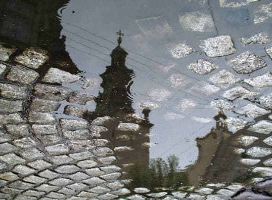 В четвер у Львові хмарна дощова погода