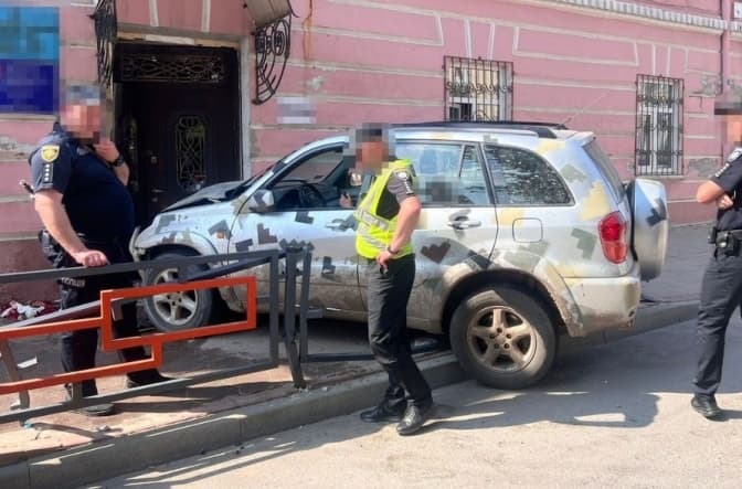 Водійка, яка збила поліцейську на Львівщині, може вийти з-під варти за 800 тисяч гривень