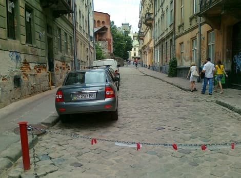 Під час Євро-2012 водіям, щоб заїхати додому в центр Львова, треба буде мати перепустку на в’їзд