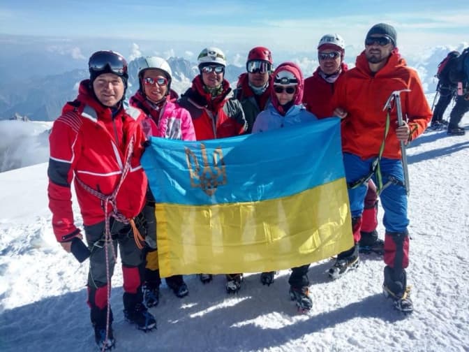 Львів'яни встановили синьо-жовтий прапор на Монблані. Фото