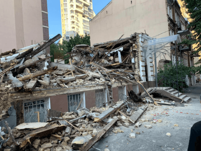 Активісти заявляють, що садибу Зеленських продовжують зносити