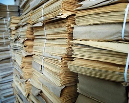 Львівські школи за рік «нищать» цілий ліс паперу