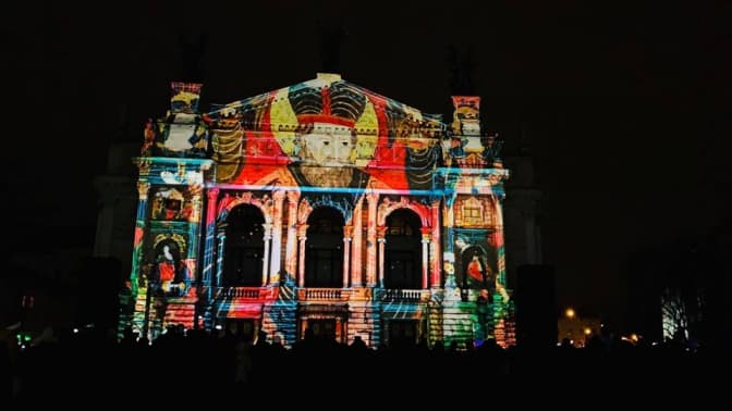 Як у Львові зустріли Новий рік на площі перед Оперним. Фото