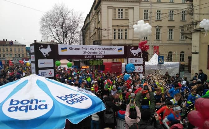 У Львові триває півмарафон. Фото