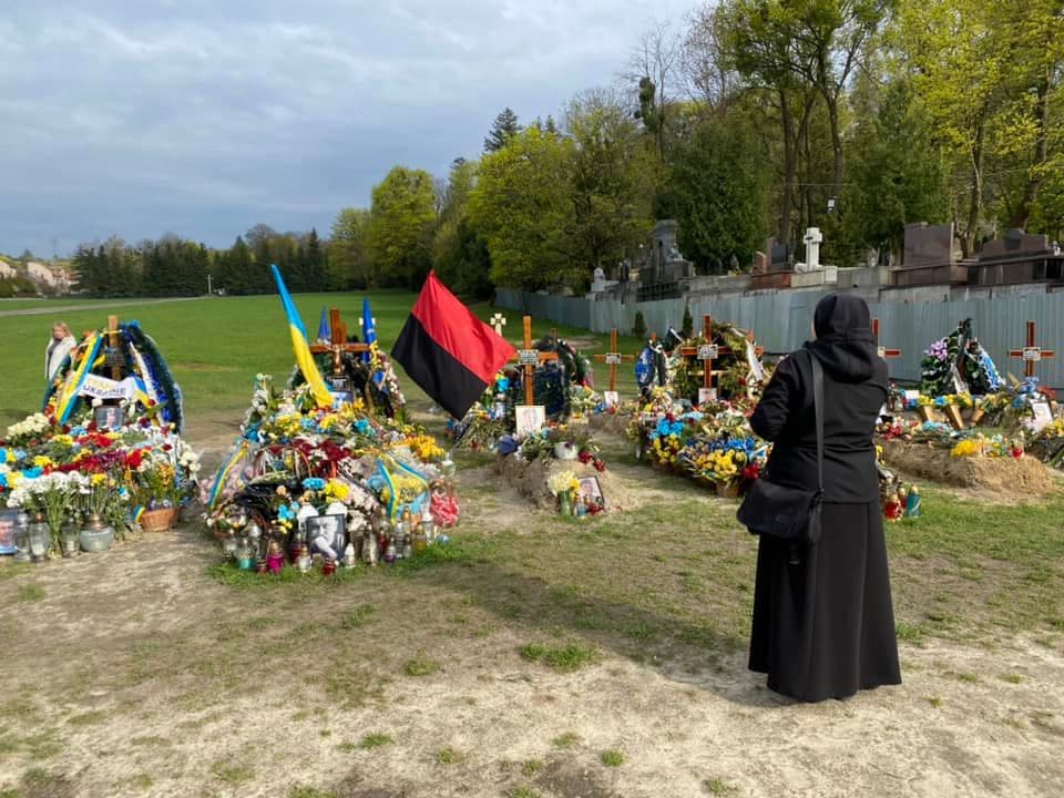 Львів – сповнений тиші, або Як місто проводжає своїх героїв