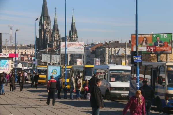 Приміські автобуси змінять кінцеву зупинку у Львові