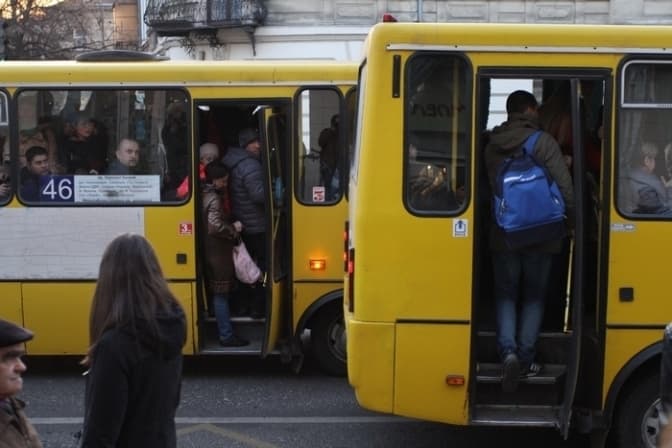 Львів'ян закликають скаржитися в поліцію на порушення водіями автобусів ПДР