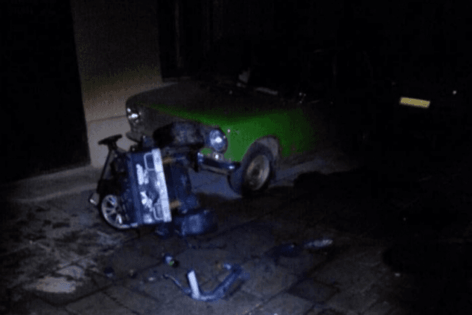 Машинки перед Оперним підпалили невідомі. Шукають свідків