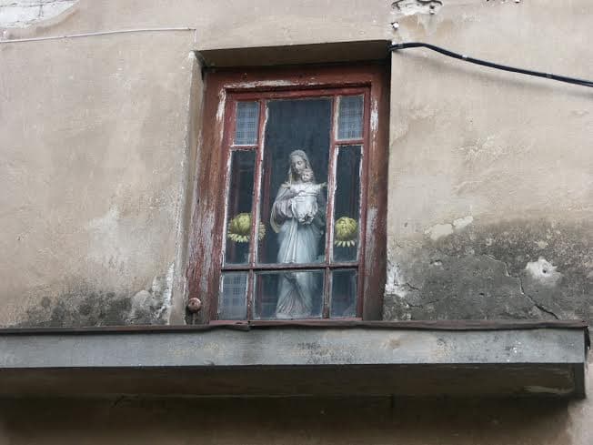 У Львові з фасаду будинку викрали статую Матері Божої з Ісусом