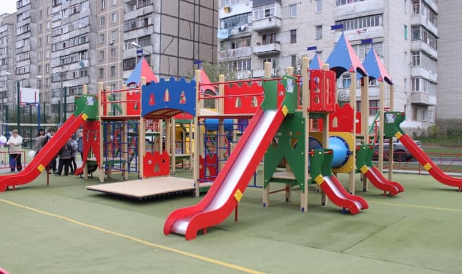 У Львові з’явилась мобільна група для ремонту дитмайданчиків