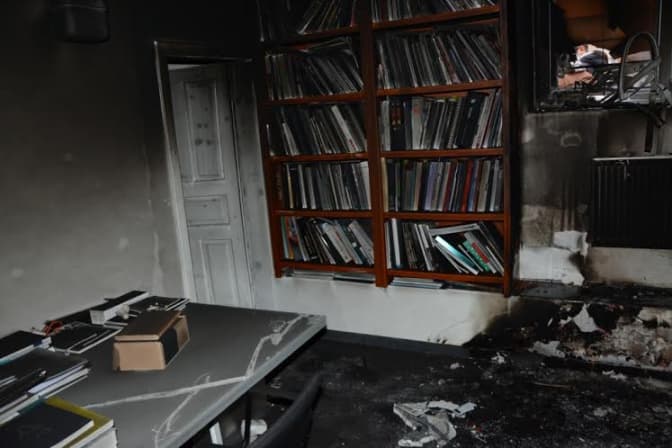 У Львові невідомі підпалили майстерню Юліана Чаплінського. Фото