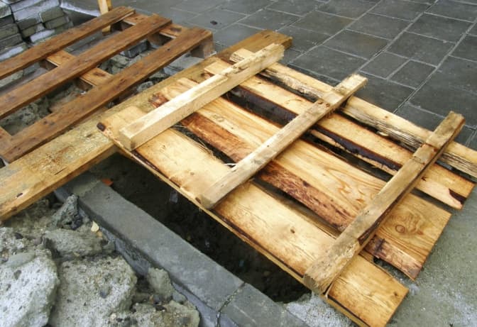 На вулиці Мечникова провалився новий тротуар: вимагають замінити. Фото