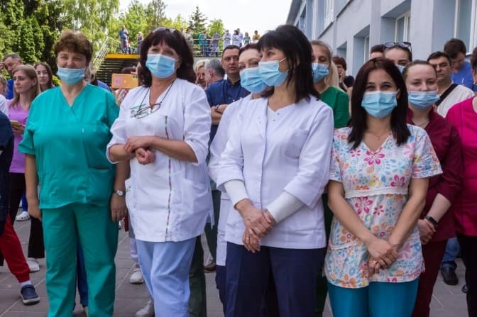 Львівські оркестри привітали медиків із професійним святом. Відео