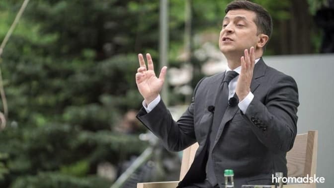 Буду думати, у мене є чим... Головне з пресконференції Зеленського у форматі «на галявині»