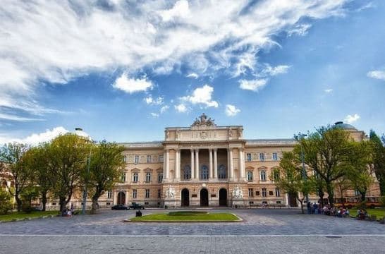 На площі біля університету Франка облаштують громадський простір