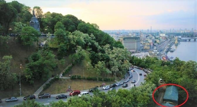 Київрада розірвала договори оренди землі під «мостом Кличка», де росіянин хоче звести готель та ТРЦ