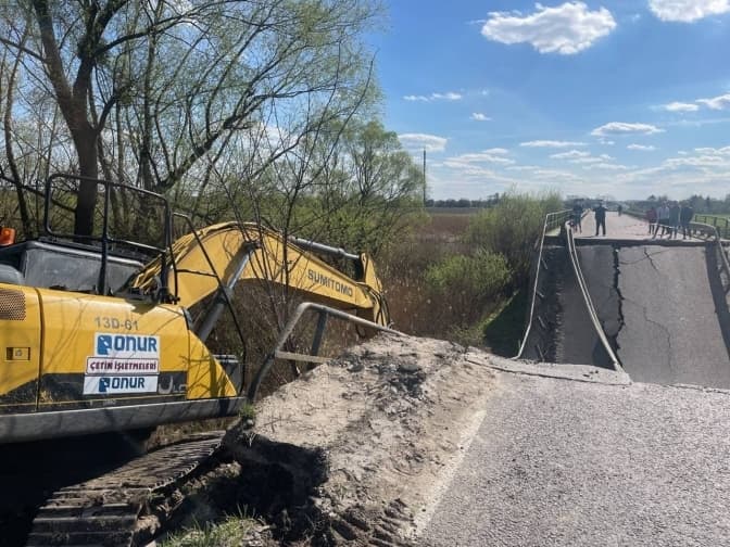 Обвал моста на Львівщині класифікували як надзвичайну ситуацію об’єктового рівня