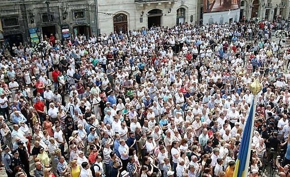 Віче проти сміттєвої блокади під крики «Ганьба!»