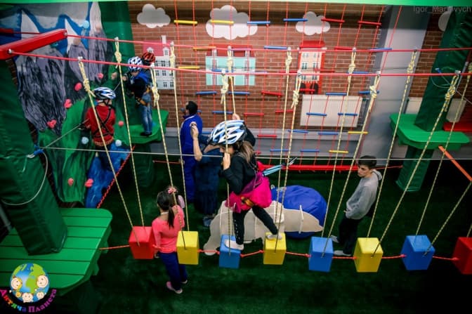 Для маленьких львів'ян відкрили парк розваг в центрі міста. Фото