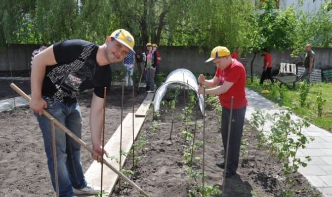 У Львові молодь із неповносправністю навчатимуть теслярству та городництву